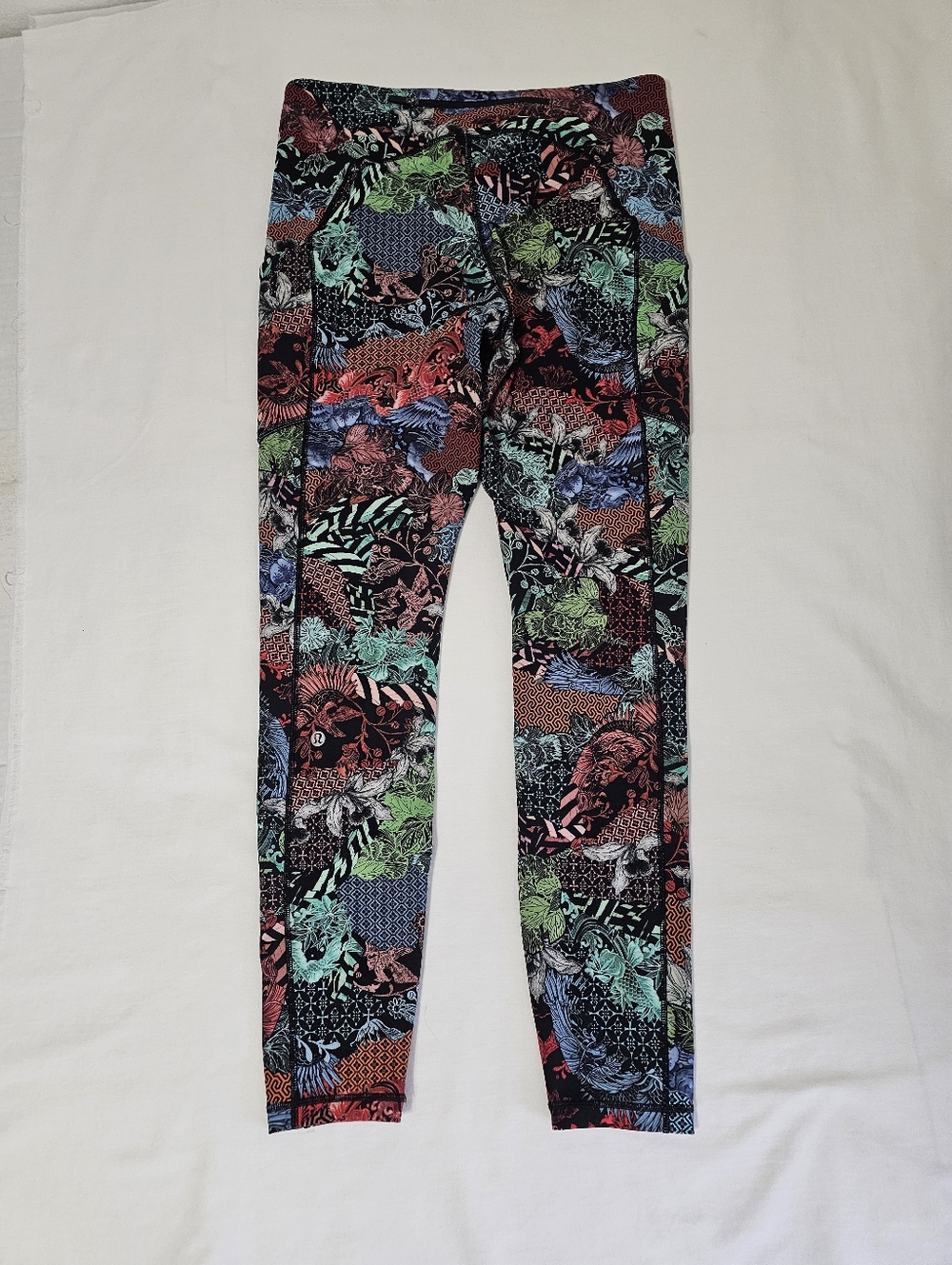 Lululemon Size 8 Floral Patchwork Leggings Black Multicolor Yoga Pants - Picture 4 of 10